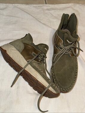 KALSO Earth Shoes Ladies Olive Suede Chukka boots size 7.5